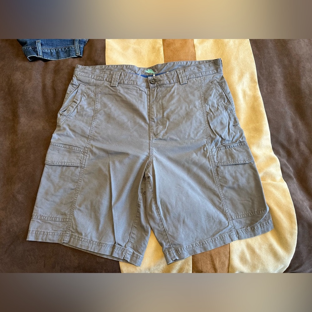 Tommy Bahama men’s cargo shorts size 36 Grey